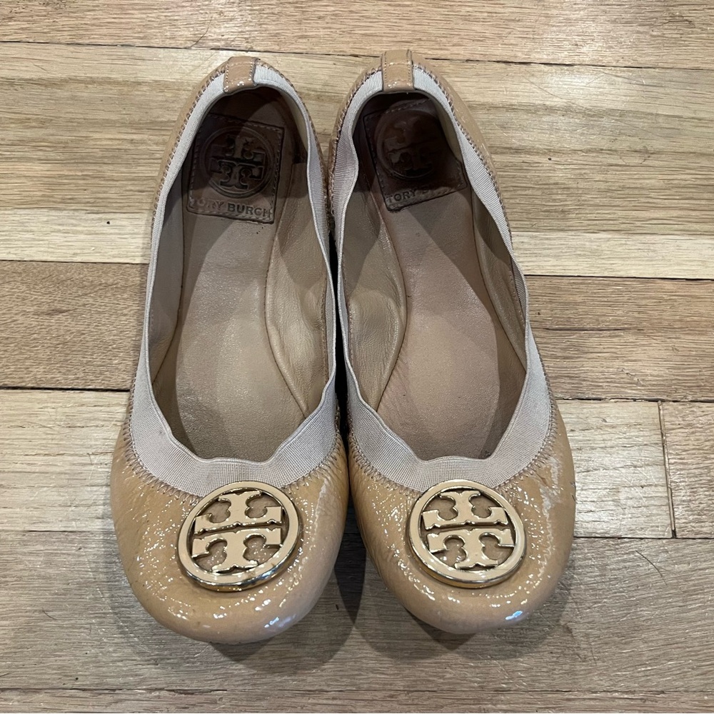 Tory Burch Nude Emblem Patent Leather Flats Shoes 7